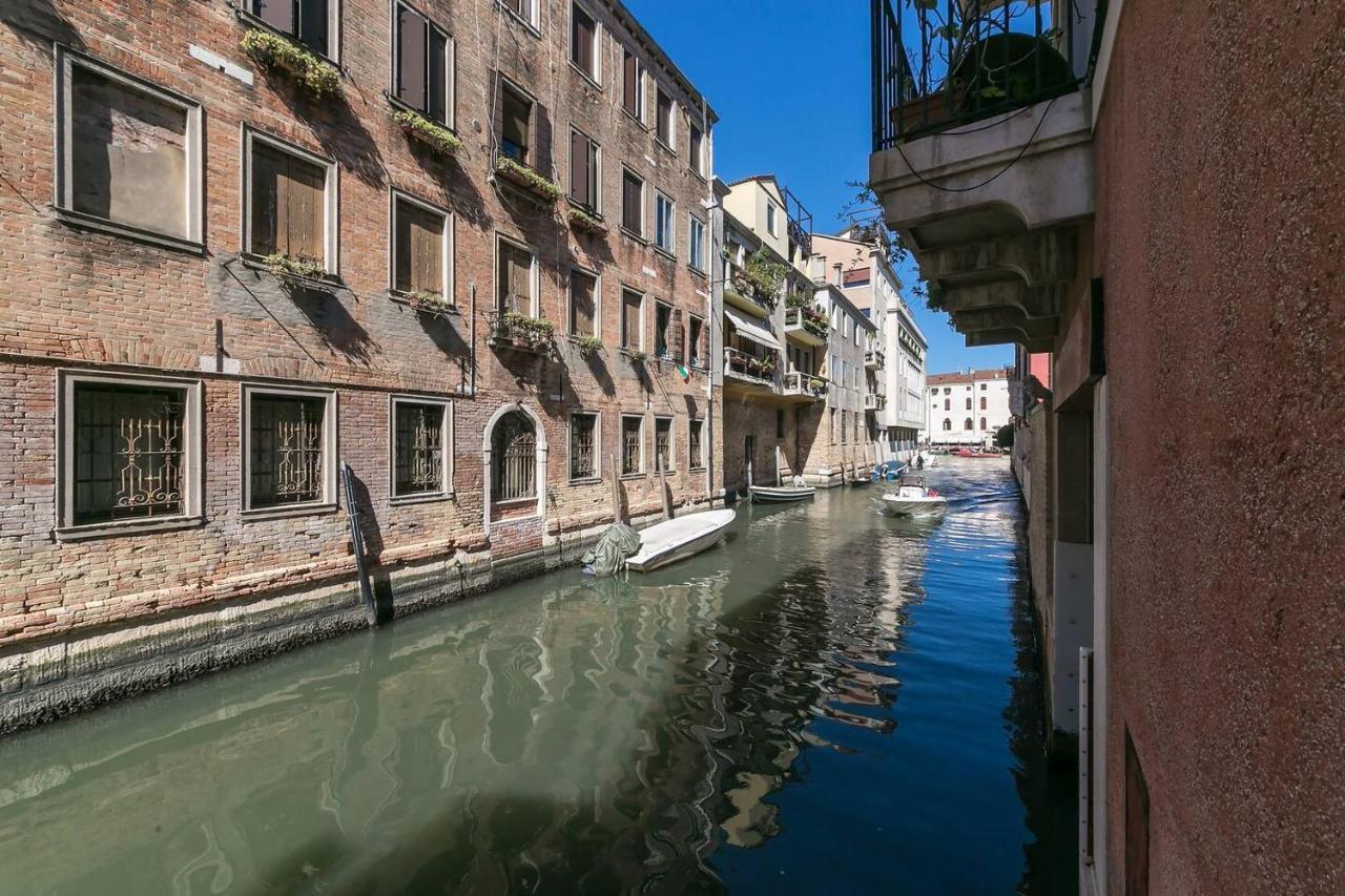 Behind On The Canalside Venice Ngoại thất bức ảnh
